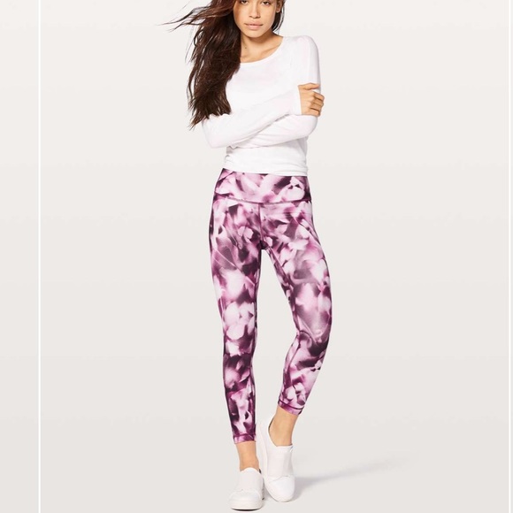 Lululemon Wunder Under Hi-Rise 7/8 Tight
Blush Blossom Alpine White Candy Pink - Picture 2 of 10